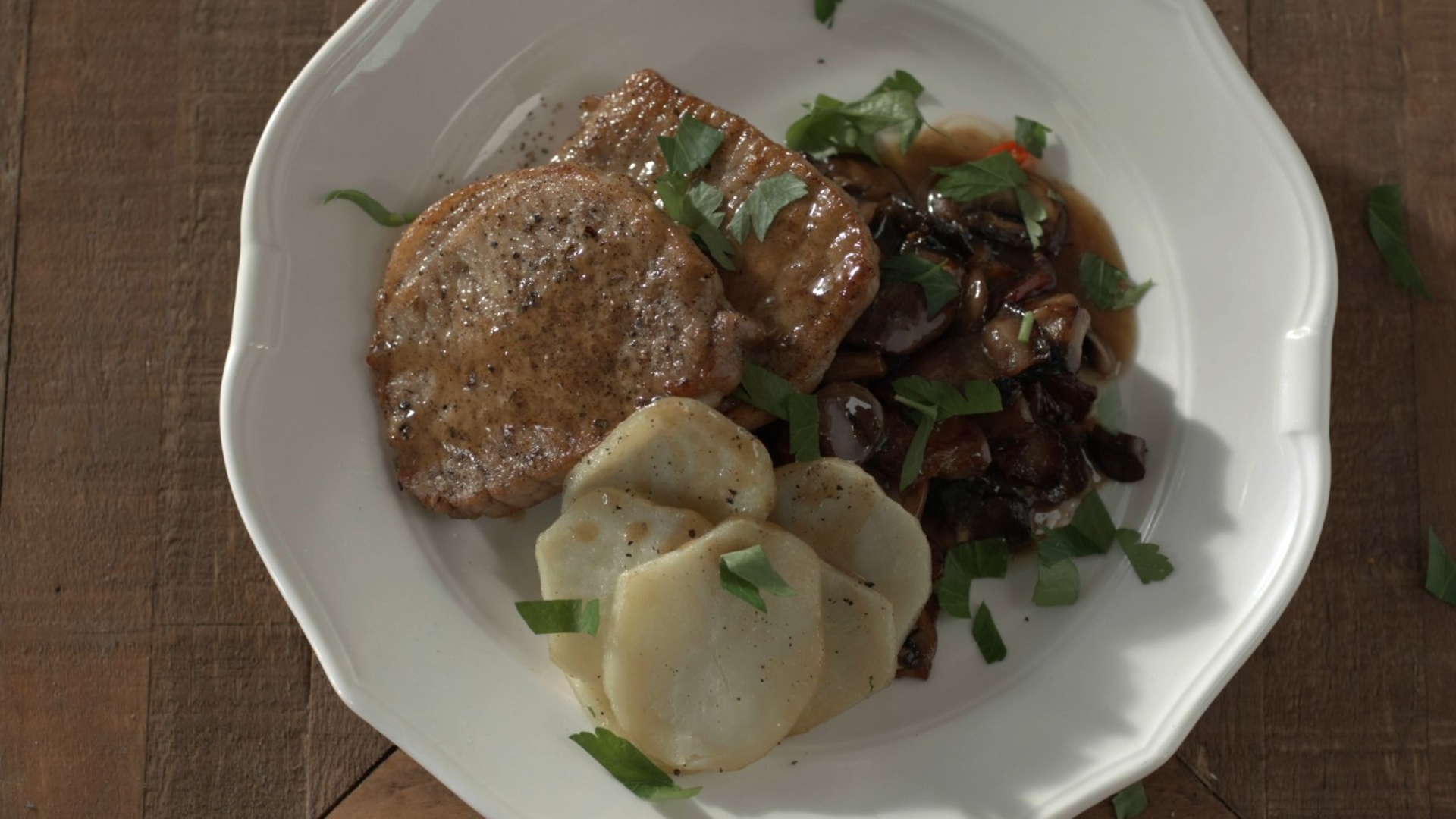 Schweinelende mit Pilzkartoffeln, eine herzhafte Mahlzeit