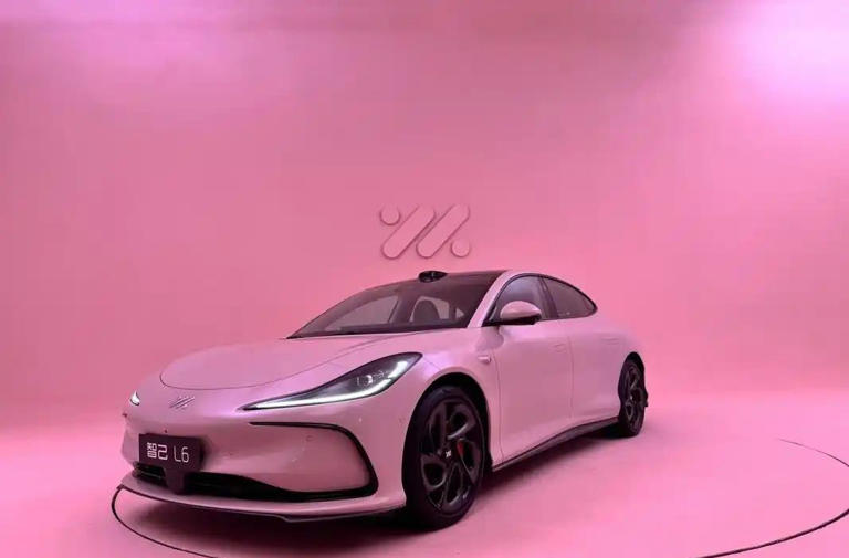 智己L6首搭固态电池，续航破千公里，开启新能源汽车新纪元