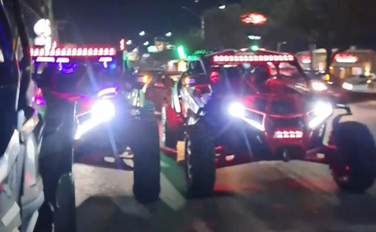 Arman carnita asada en apoyo a joven que protesta en agencia por su camioneta en Reynosa; grupos norteños, mariachis se unen a caravana. Foto Especial