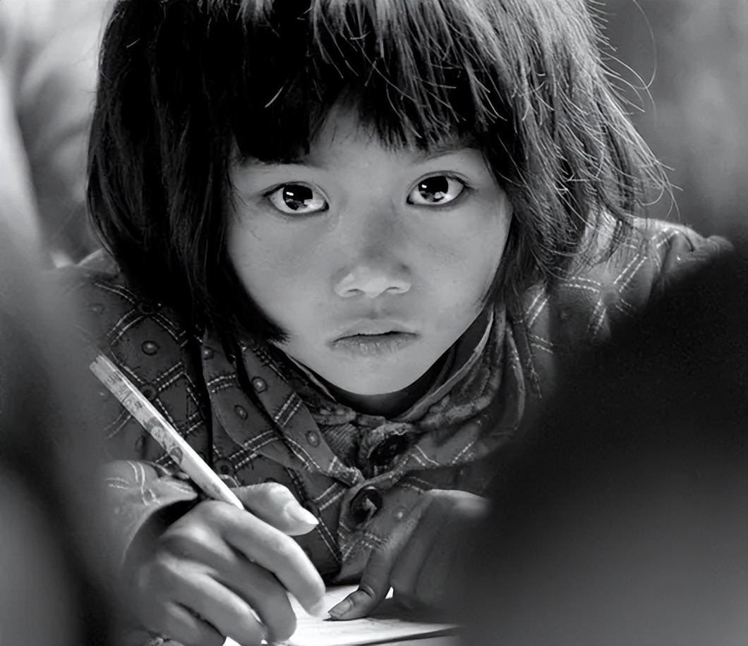 33年前，那个感动亿万人的“大眼睛”女孩，她如今怎样了？