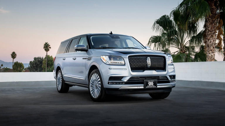 Jada 8月末まで LINCOLN NAVIGATOR 300C Jada様専用 8月末まで LINCOLN NAVIGATOR 300C - メルカリ