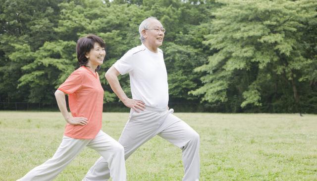 ������������70�꣬������Ů����·����6�����֣����볤�ٶ���