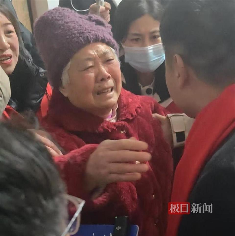 ���Ӵ��ϡ��׵���16���Ѱ�׳ɹ���һ����Ҫ�󡰼ٵ���������Ǹ