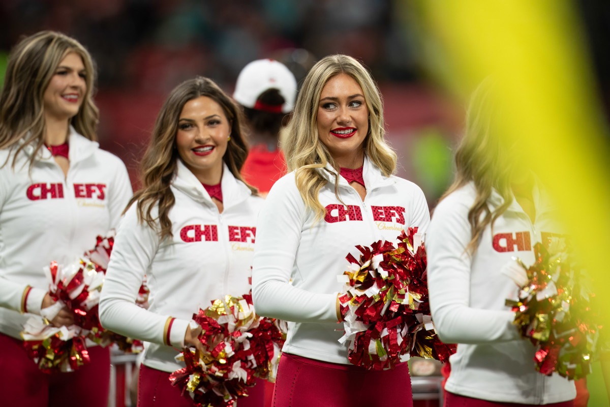 Chiefs Cheerleader Grabs Everyone's Attention With Pregame Outfit