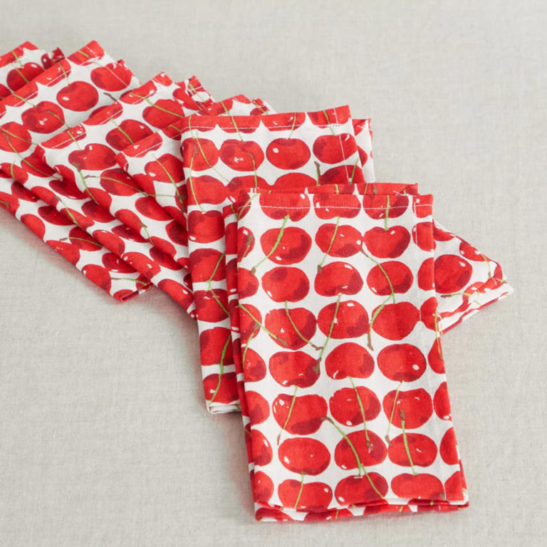 Doris Day tapped into a 2025 color trend in her 1950s living room with