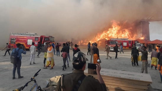 Major fire breaks out at Mahakumbh in Prayagraj