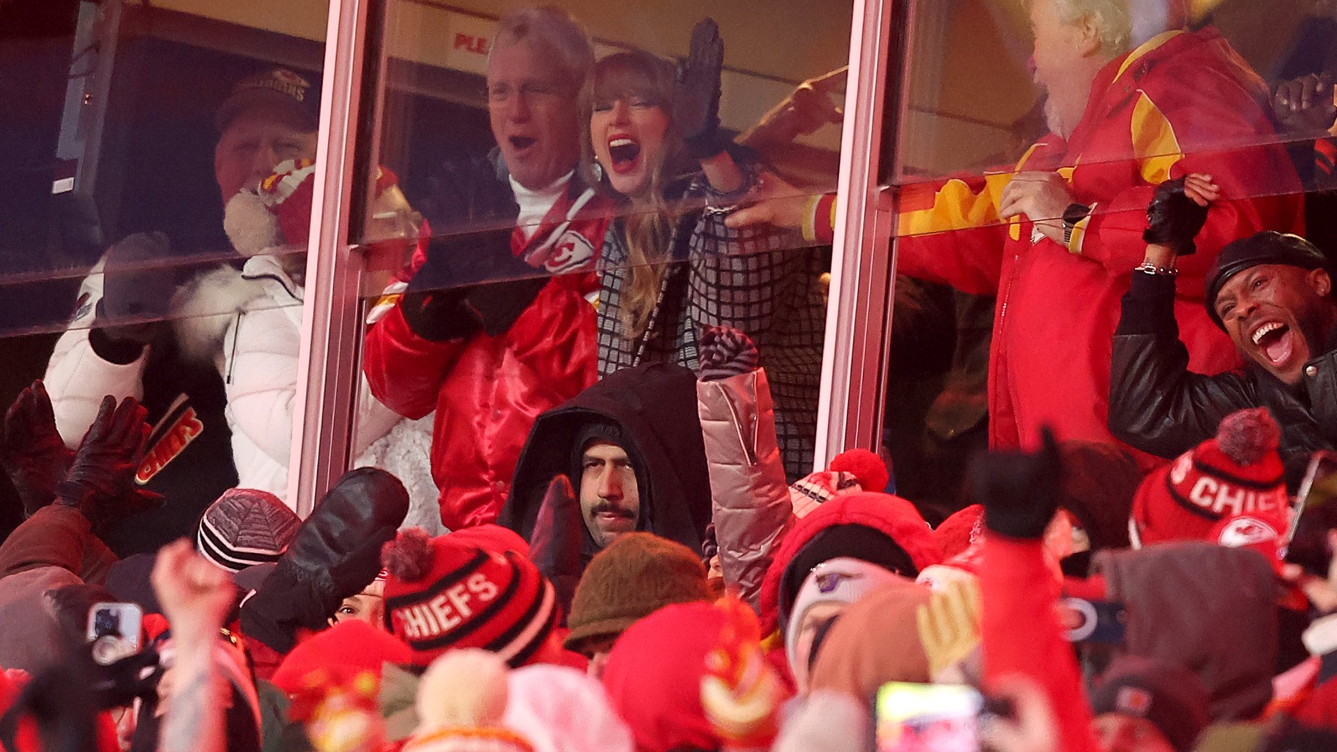 Taylor Swift Celebrates Travis Kelce's Touchdown in Chiefs Playoff Game