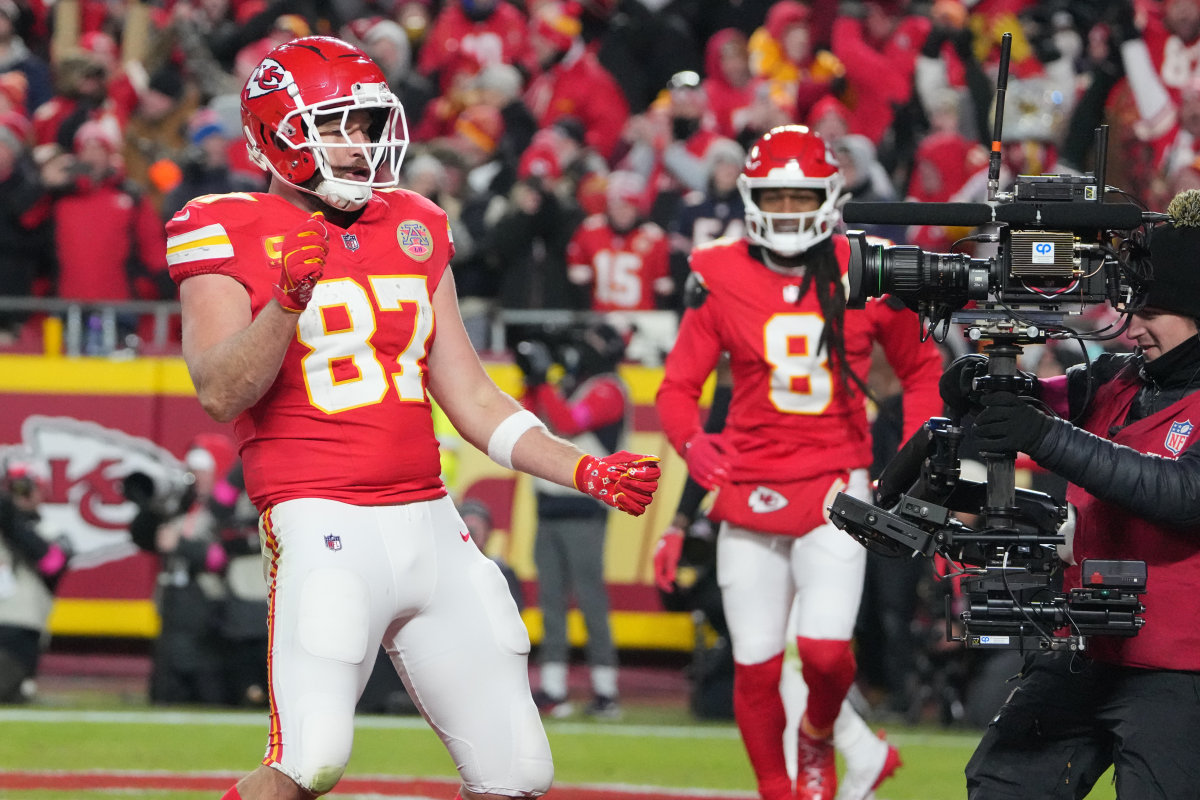 Travis Kelce's Emotional InGame Message Steals the Spotlight After