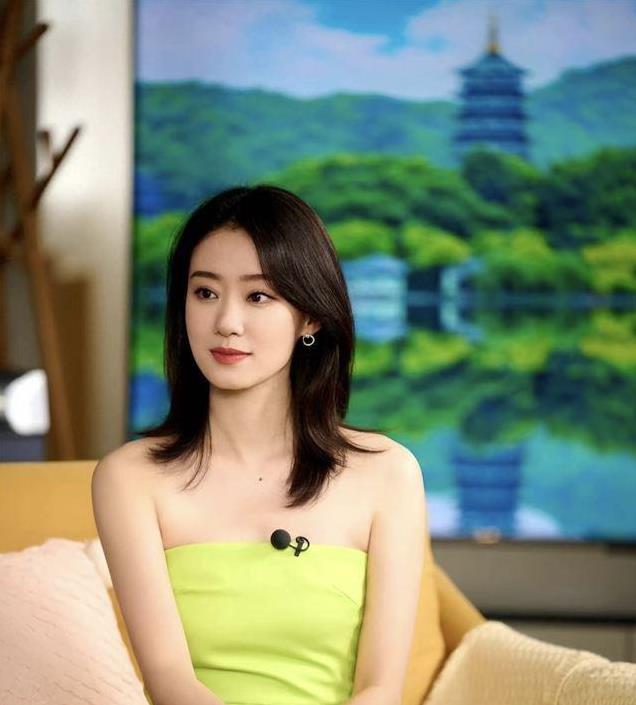 从土里土气到大气时髦 她是85花当中最大器晚成的女星