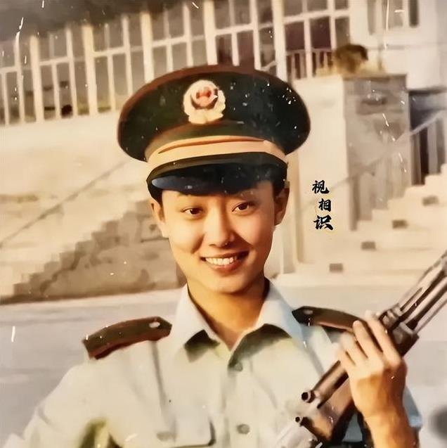 从土里土气到大气时髦 她是85花当中最大器晚成的女星