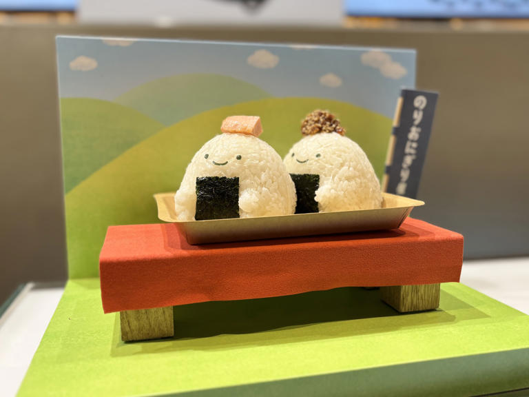 [からかい上手の高木さん]タペストリー おにぎり からかい上手の高木さん タペストリー おにぎり（からかい上手の