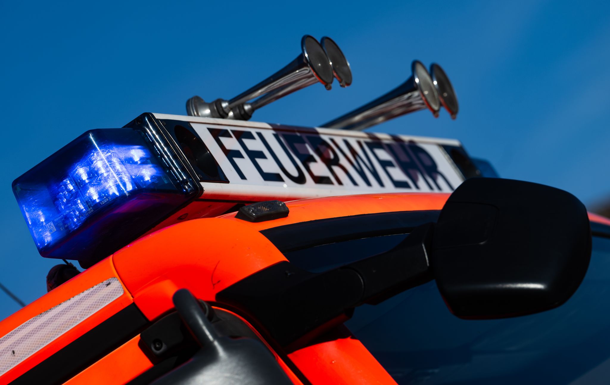 flammen-in-mehrfamilienhaus-rund-150-000-euro-schaden