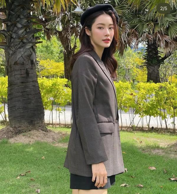 12 Gaya OOTD Grey Nanatan yang Netral tapi Elegan!