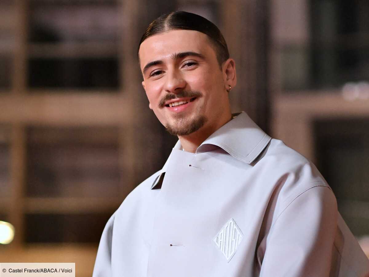 Je pleure de rire" : Pierre Garnier sur scène avec les Enfoirés, les  internautes hilares à cause d'un détail en particulier