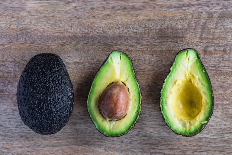 El aguacate es uno de los alimentos considerados como saludables para incluir en una dieta sana.