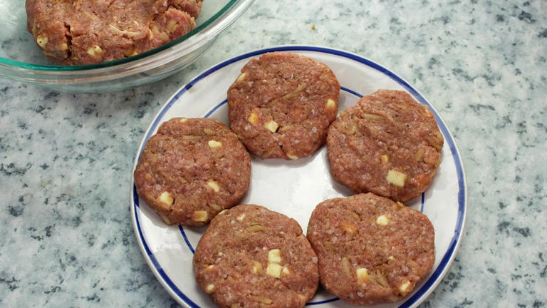 All We Can Say Is Yum! Turkey Burger With Green Apple