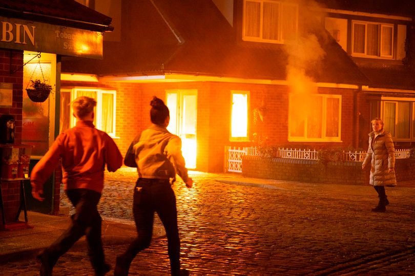 Coronation Street fans spot 'real culprit' behind Platt house fire and
