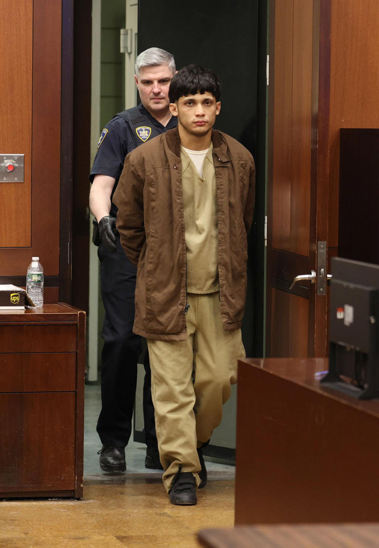 Tren de Aragua migrant gangbangers who posted photo of baby sitting on Tren de Aragua migrant gangbangers who posted photo of baby sitting on