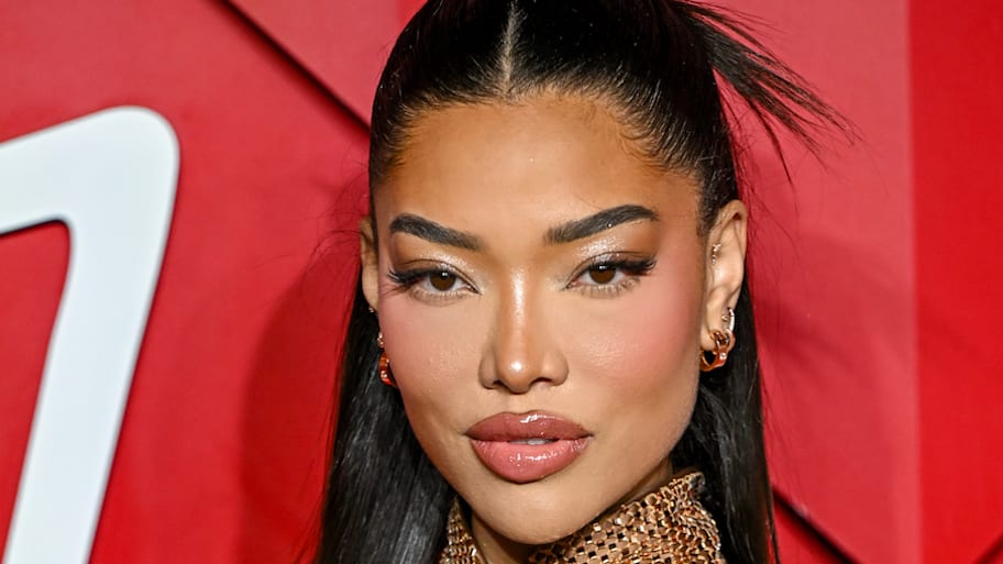 Ming Lee Simmons Is Breathtaking in AbFlaunting Yellow String Bikini(00)