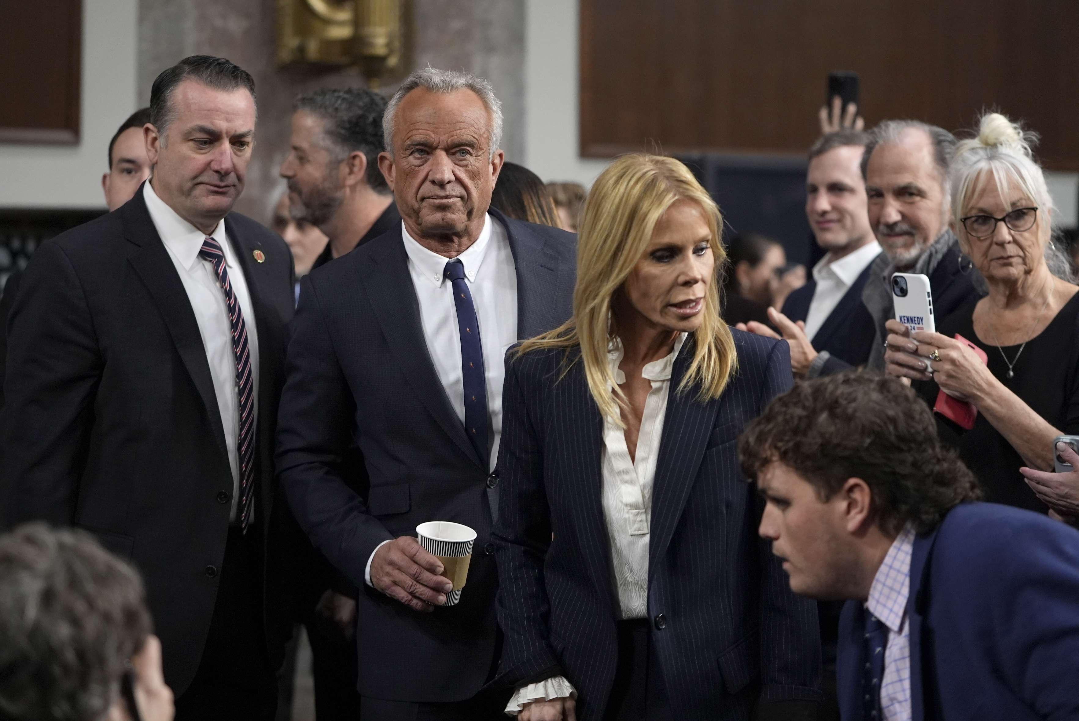 Cheryl Hines supports husband RFK Jr. with a kiss at his Senate(02)