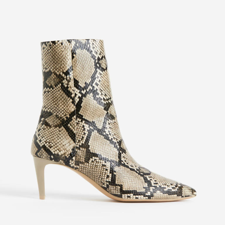 Anna Wintour has been clashing patterns with python boots lately - so ...
