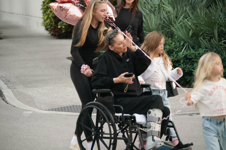 Tennis legend Anna Kournikova spotted in wheelchair in first sighting