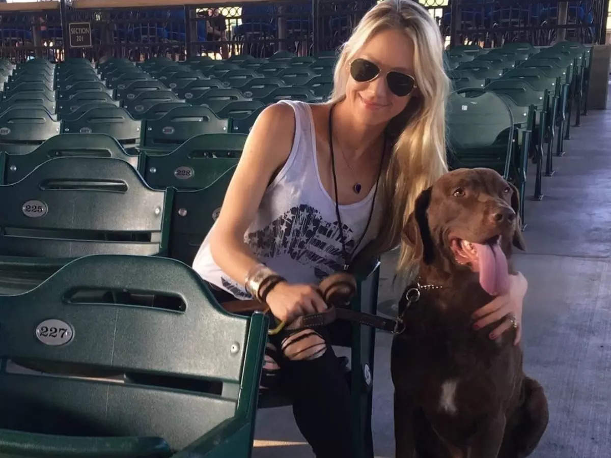 Former tennis star Anna Kournikova spotted in a wheelchair in first