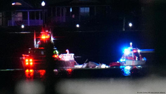 Avião e helicóptero caíram no rio Potomac