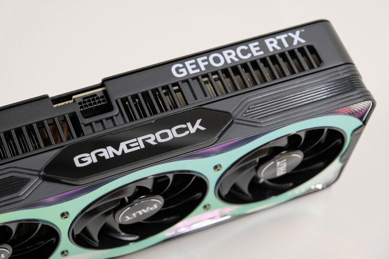 Palit GeForce RTX 5080 GameRock」を試す、デカさ限界突破の Palit GeForce RTX 5080 GameRock」を試す、デカさ限界突破の