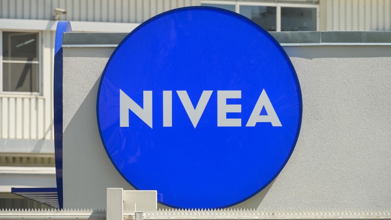 “Ma peau est plus ferme” : cette célèbre crème Nivea anti-rides au Q10 ...