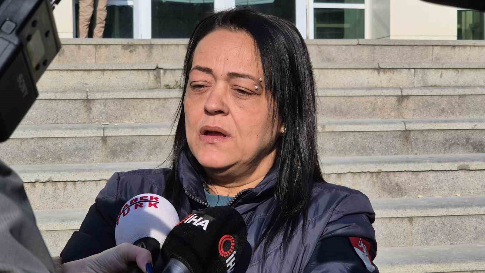 TEKİRDAĞ'IN MALKARA İLÇESİNDE 2 YAŞINDAKİ SILA YENİÇERİ'NİN CİNSEL İSTİSMAR VE ŞİDDET SONUCU HAYATINI KAYBETMESİNE İLİŞKİN DAVADA MAHKEME KARARINI AÇIKLADI. KARARA TEPKİ GÖSTEREN SILA'NIN TEYZESİ ASLI GÜLER, HAK EDENLERİN GEREKLİ CEZAYI ALMADIĞINI BELİRTEREK ADALET ÇAĞRISINDA BULUNDU.