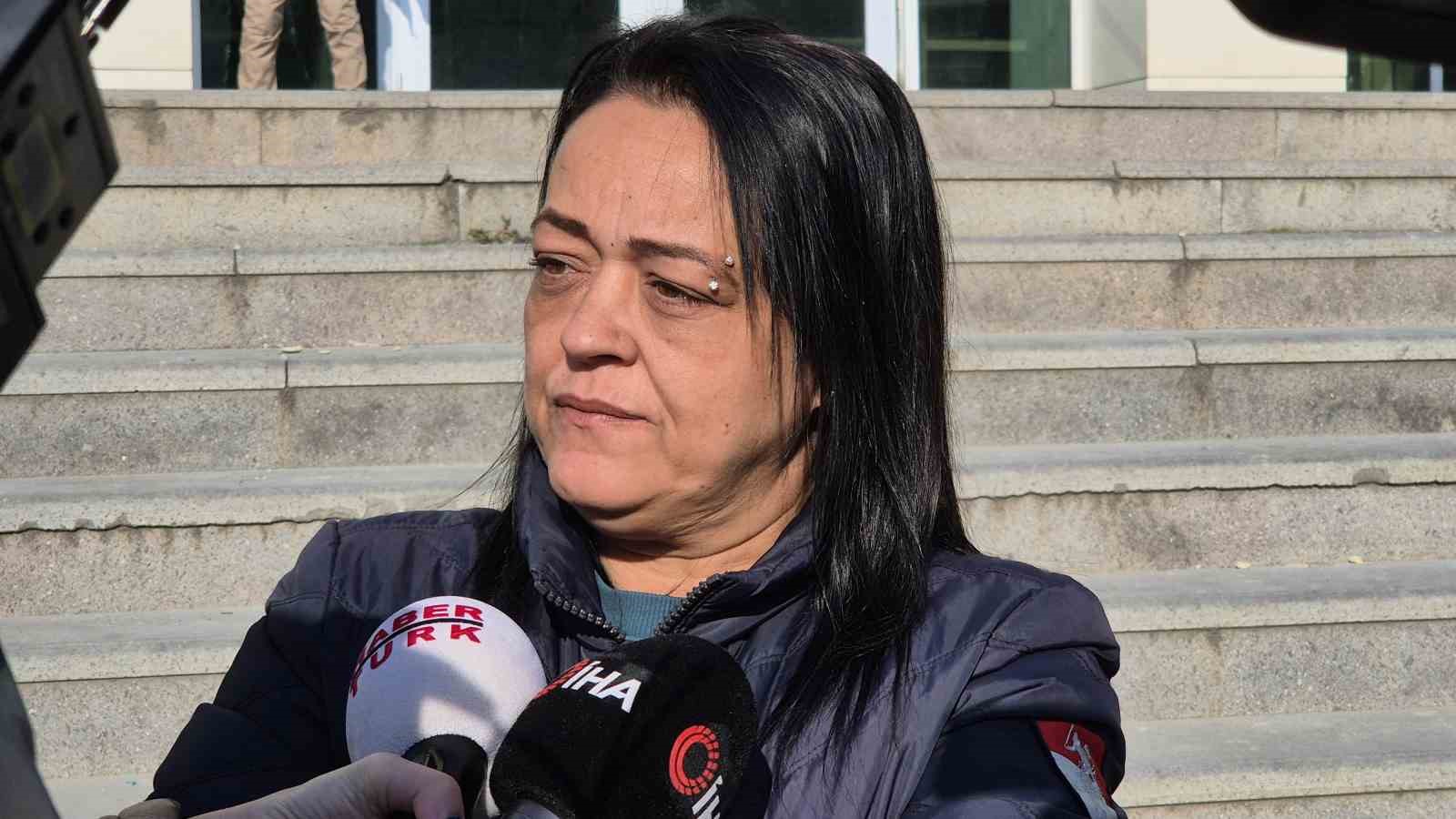 TEKİRDAĞ'IN MALKARA İLÇESİNDE 2 YAŞINDAKİ SILA YENİÇERİ'NİN CİNSEL İSTİSMAR VE ŞİDDET SONUCU HAYATINI KAYBETMESİNE İLİŞKİN DAVADA MAHKEME KARARINI AÇIKLADI. KARARA TEPKİ GÖSTEREN SILA'NIN TEYZESİ ASLI GÜLER, HAK EDENLERİN GEREKLİ CEZAYI ALMADIĞINI BELİRTEREK ADALET ÇAĞRISINDA BULUNDU.