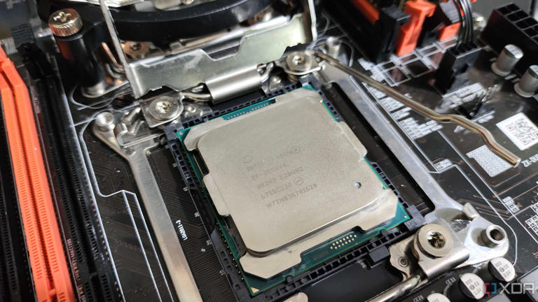 A server-grade Intel Xeon E5-2650 v4 processor