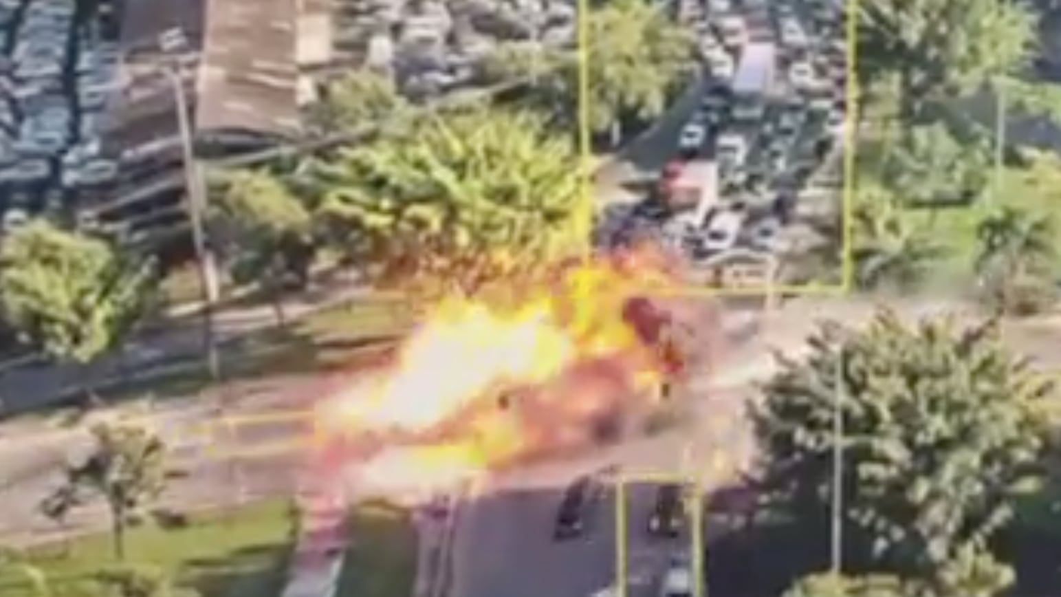 Plane Crashes Onto Busy Highway in Deadly Fireball(01)