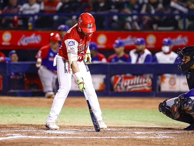 Reynaldo Rodríguez, en su turno al bat.