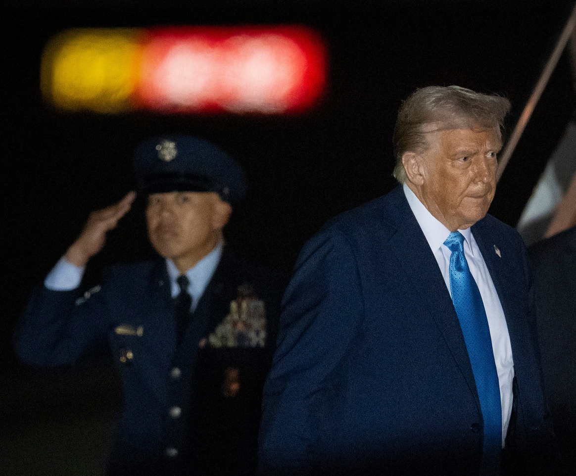 ‘Absolutely’ ExICE Director Backs Trump’s Deportation Plan