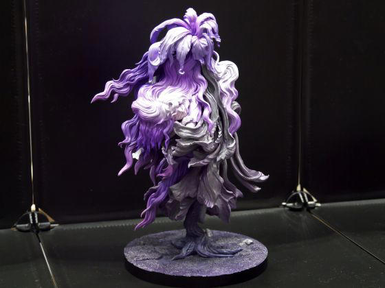 妖艶な聖女トリーナや超強そうな純血騎士アンスバッハなど立体化され