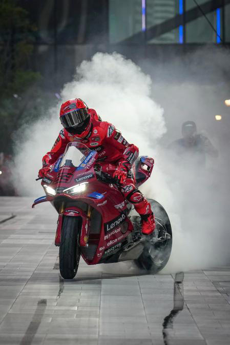 MotoGP celebra la primera presentación conjunta de su historia con locura  máxima por Marc Márquez