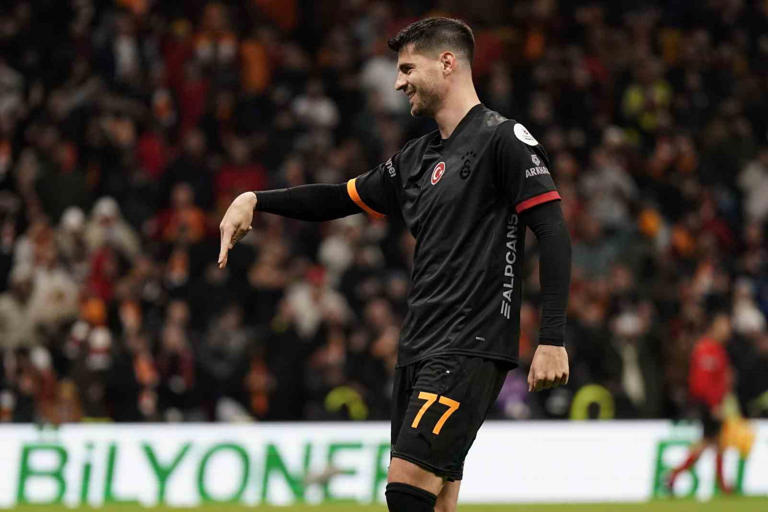 TRENDYOL SÜPER LİG’İN 23. HAFTASINDA GALATASARAY, EVİNDE ADANA DEMİRSPOR İLE KARŞI KARŞIYA GELDİ. MÜSABAKADA SARI-KIRMIZILI EKİBİN 1-0 ÜSTÜNLÜĞÜYLE DEVAM EDERKEN, ADANA DEMİRSPOR 33. DAKİKADA SAHADAN ÇEKİLDİ.