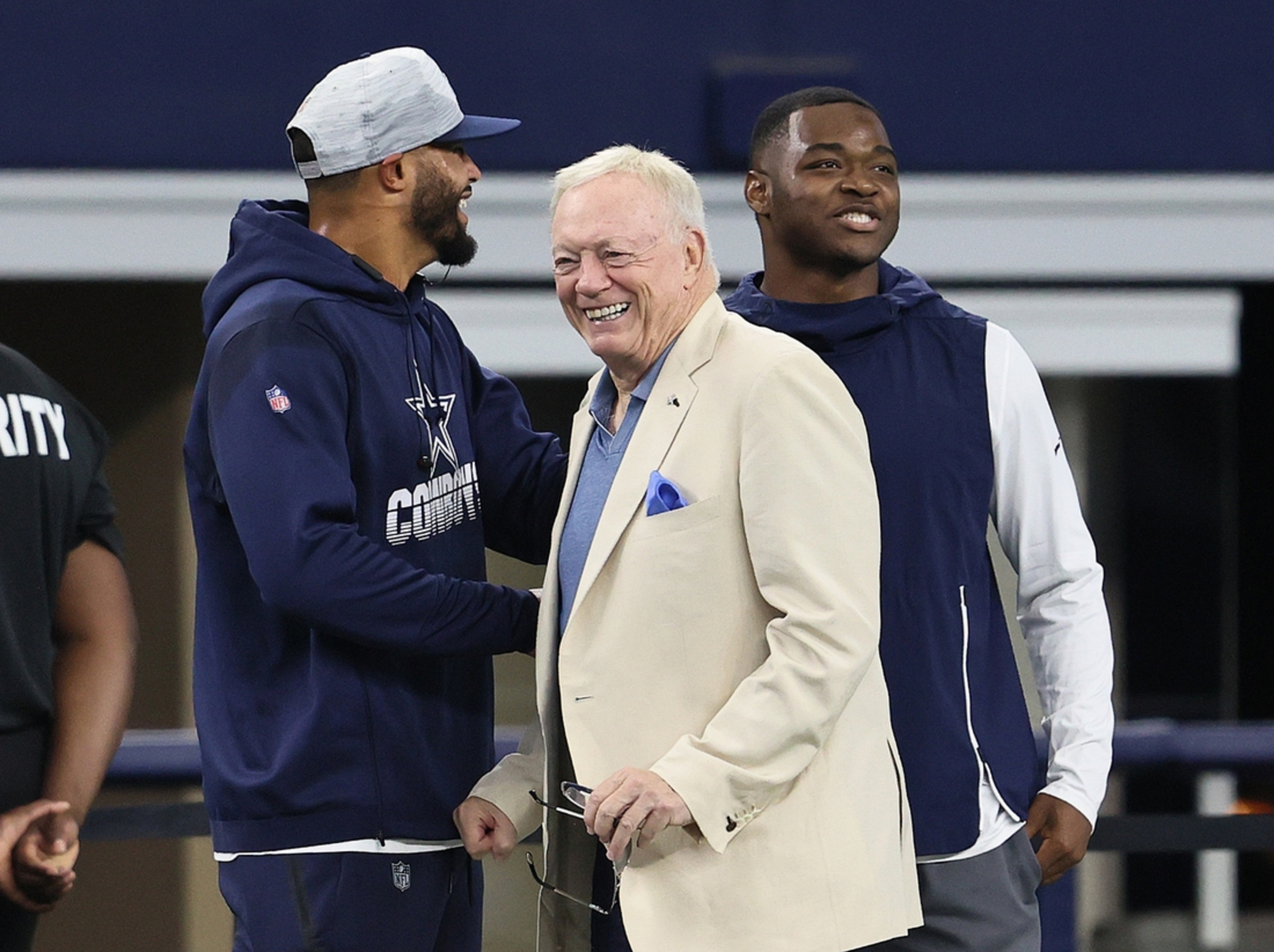 Eagles owner inadvertently makes Jerry Jones and Cowboys look even worse with comments after Super Bowl LIX-HN