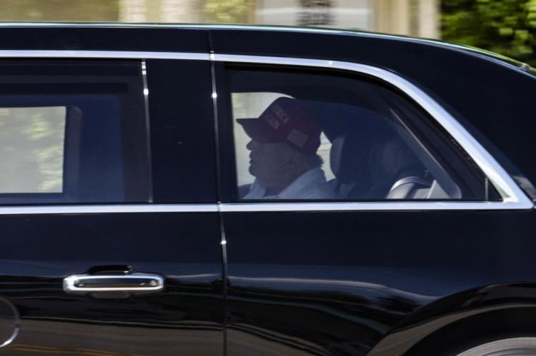 Donald Trump le 8 février à sa résidence de West Palm Beach.