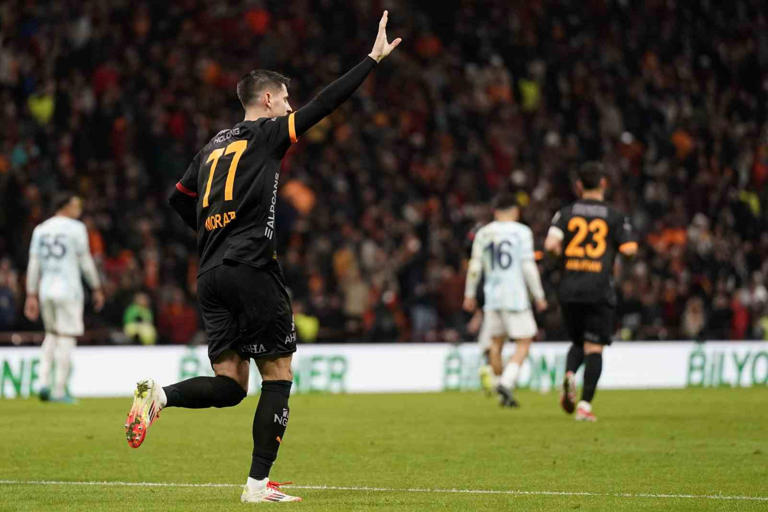 TRENDYOL SÜPER LİG’İN 23. HAFTASINDA GALATASARAY, EVİNDE ADANA DEMİRSPOR İLE KARŞI KARŞIYA GELDİ. MÜSABAKADA SARI-KIRMIZILI EKİBİN 1-0 ÜSTÜNLÜĞÜYLE DEVAM EDERKEN, ADANA DEMİRSPOR 33. DAKİKADA SAHADAN ÇEKİLDİ.