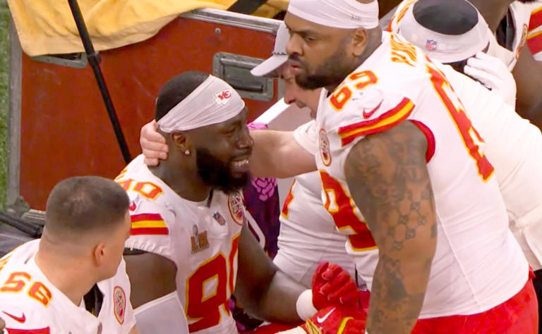 The Chiefs> Charles Omenihu breaks down on the sideline during Super Bowl 2025. Fox Sports