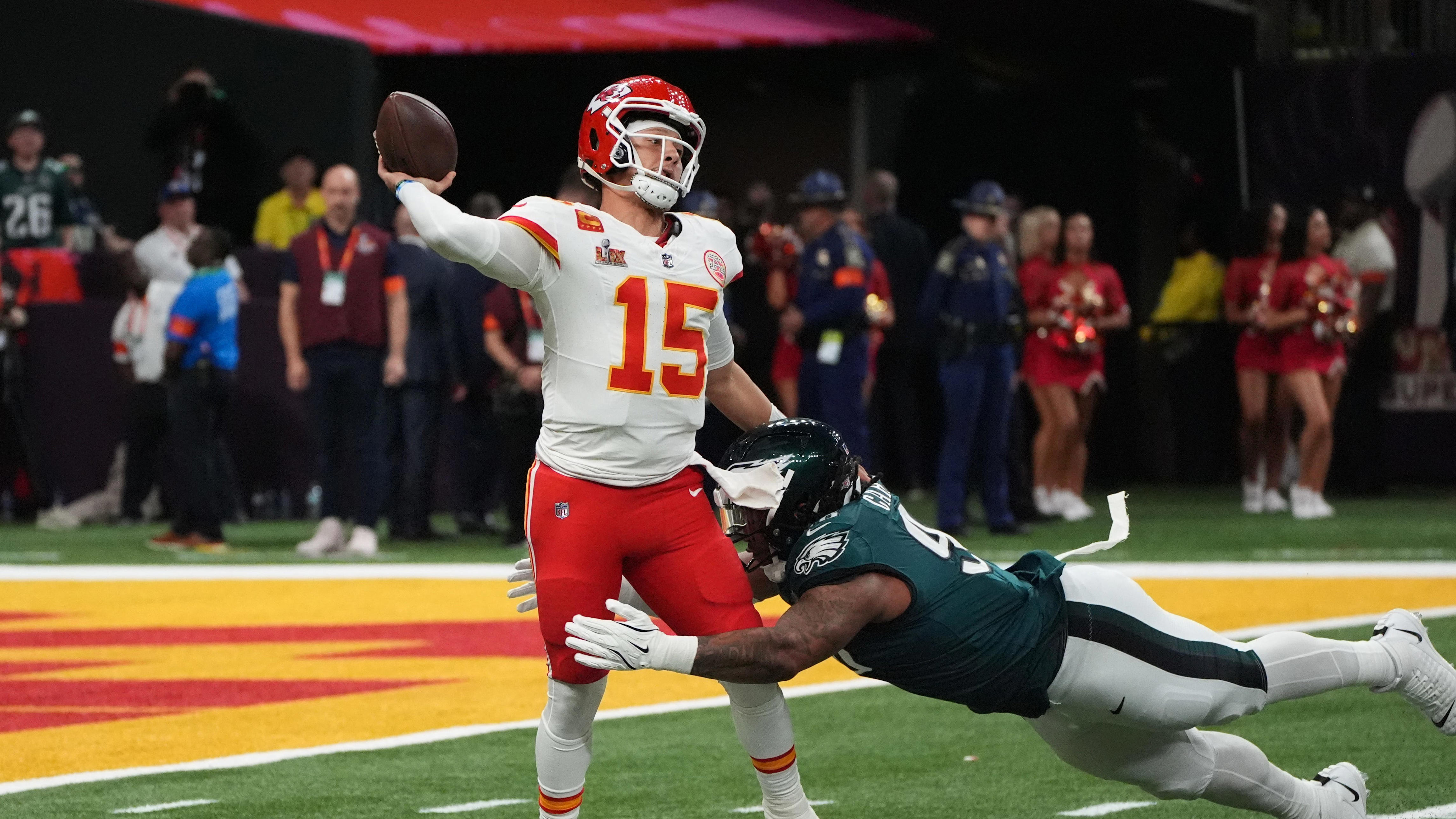 NFL imposes huge fine on Eagles player after Patrick Mahomes was hit by Jalen  Carter during Chiefs loss in Super Bowl