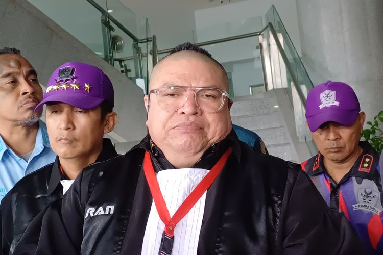Pengacara Razman Arif Nasution mengadu ke Komisi Yudisial di Kramat, Jakarta Pusat soal majelis hakim Pengadilan Negeri Jakarta Utara dalam sidang kasus yang dilaporkan Hotman Paris Hutapea.