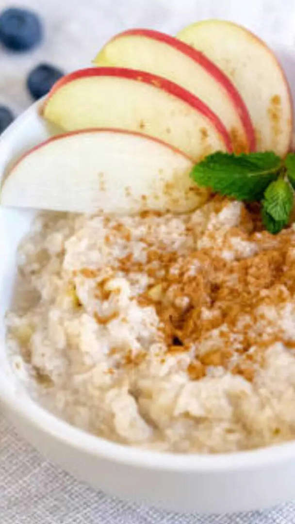 Apple cinnamon oatmeal