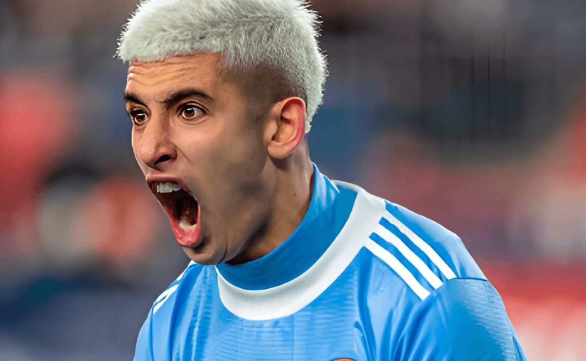 Santiago Rodriguez chegando ao Santos após contratação de Rollheiser