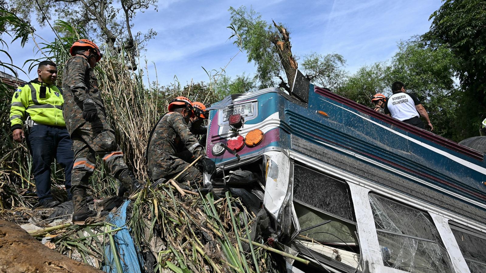 At least 51 killed as bus plunges into ravine(02)