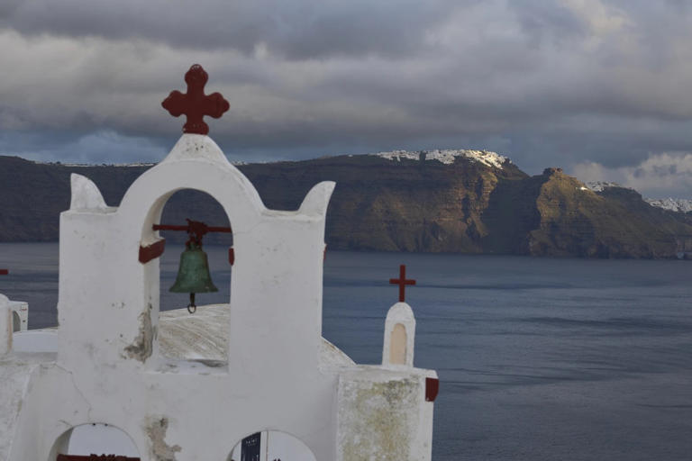 Strong earthquake near santorini