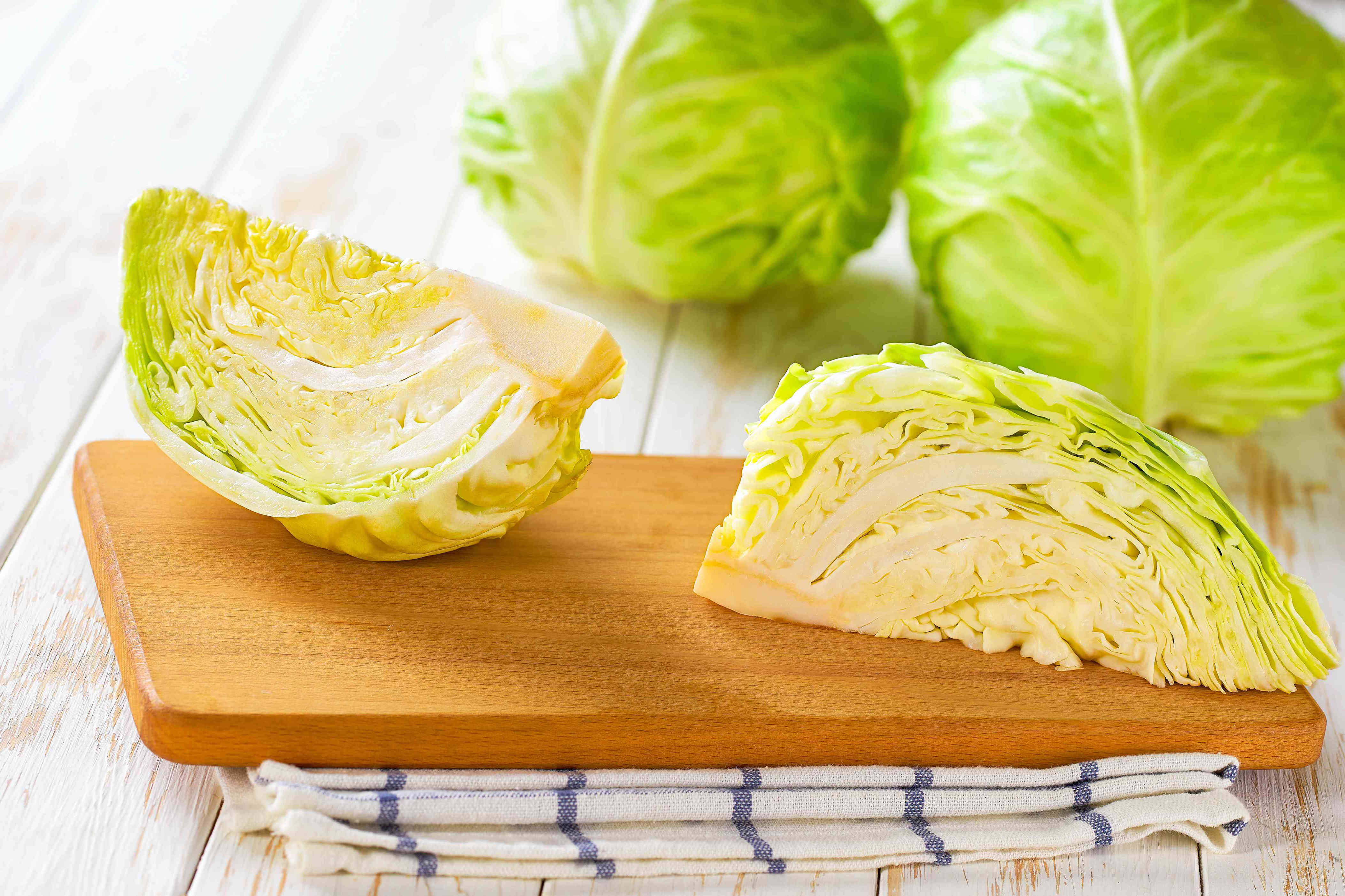 How to wash cabbage to remove dirt and pesticides, according to a ...